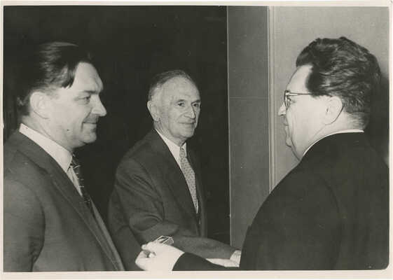 Лот из двух фотографий: